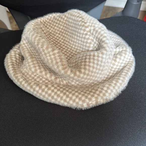ASOS FAUX FUR CHECK CHECKERED CREAM BUCKET HAT UNISEX - Picture 7 of 7